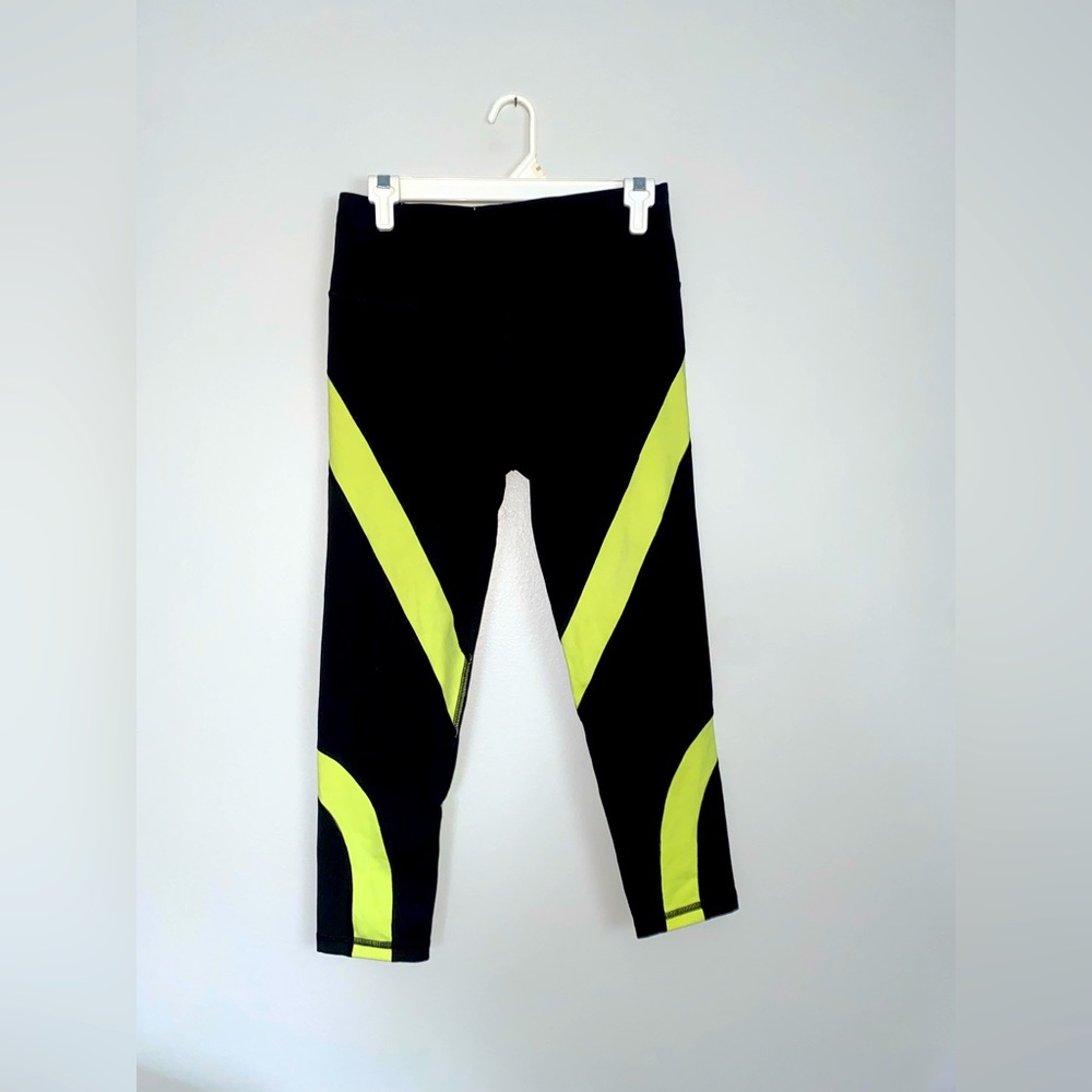 VS Sport Capri Leggings S